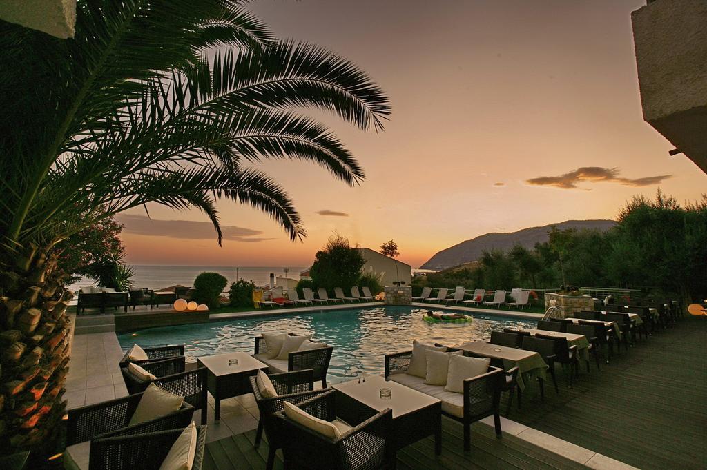 Sandy Bay Hotel Plomari Eksteriør billede